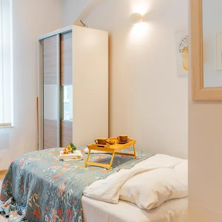 Old Town N1 - By Rentujemy