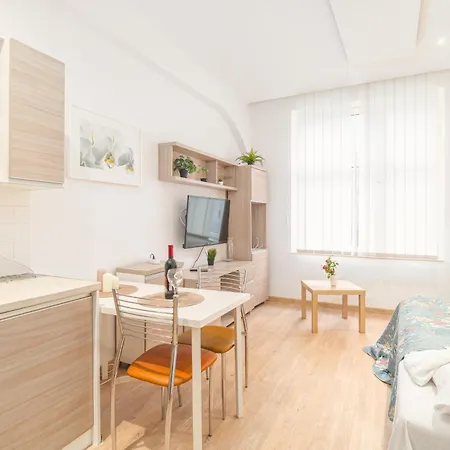 Old Town N1 - By Rentujemy