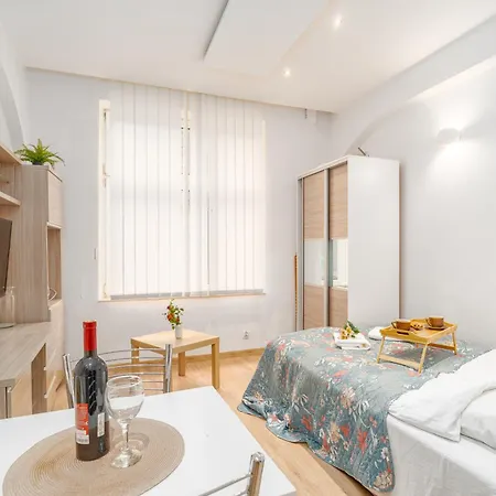 Old Town N1 - By Rentujemy