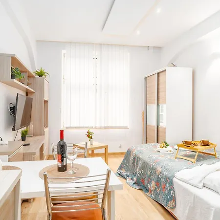 Old Town N1 - By Rentujemy