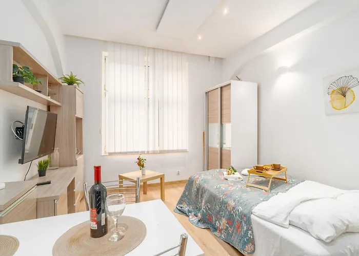 Old Town N1 - By Rentujemy