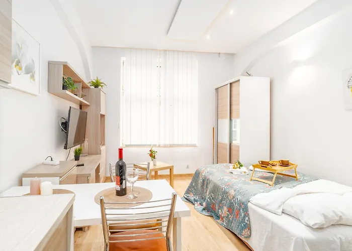 Old Town N1 - By Rentujemy