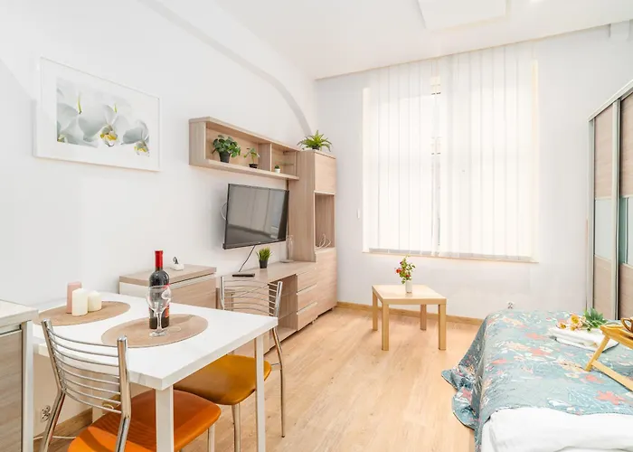 Old Town N1 - By Rentujemy *