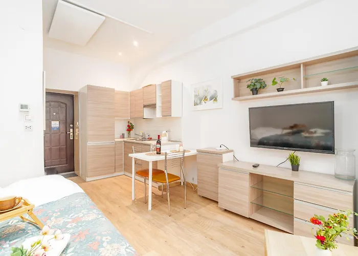 Old Town N1 - By Rentujemy